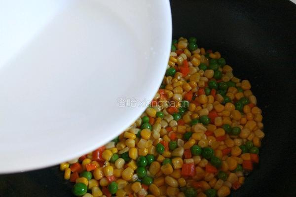 新文美食 松仁玉米的做法图解9