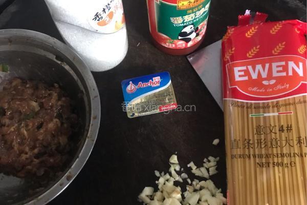 番茄肉酱意面的做法图解1