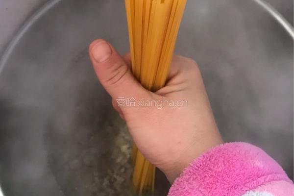 番茄肉酱意面的做法图解2