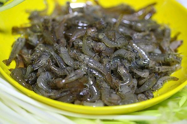 韭黄炒河虾的做法图解3