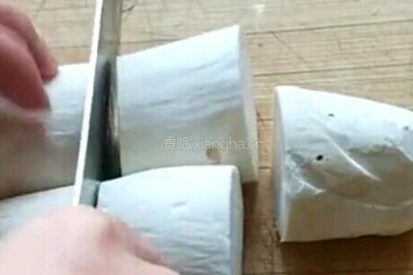 番茄汁菊花鲍菇的做法图解2