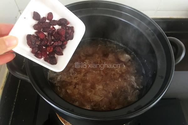 燕窝桃胶银耳糖水的做法图解6