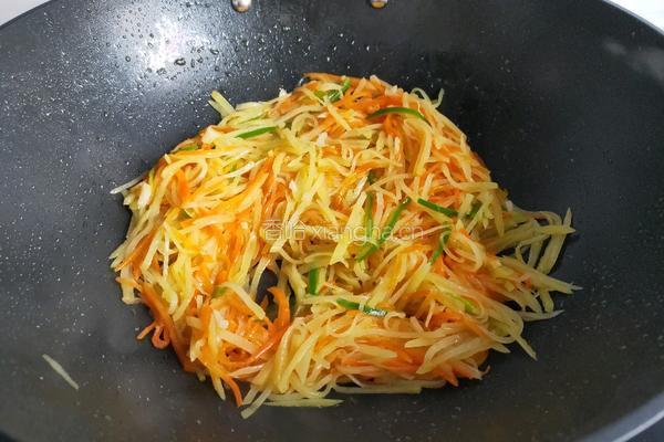 土豆丝炒胡萝卜丝的做法图解9