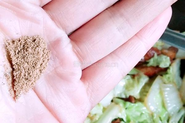 五花肉炒白菜的做法图解5