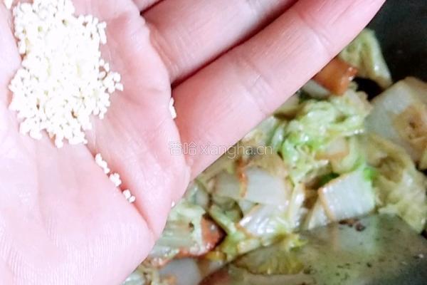 五花肉炒白菜的做法图解7