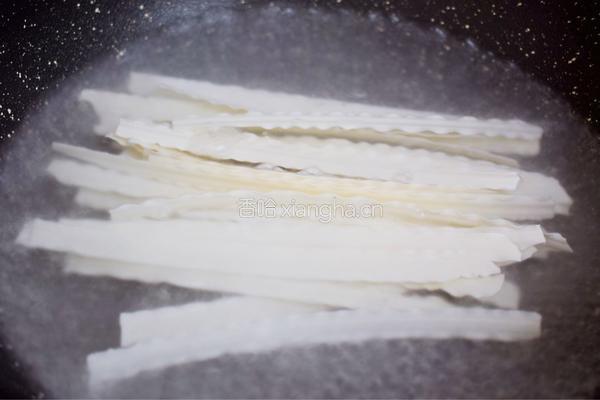 简易版油泼面的做法图解3
