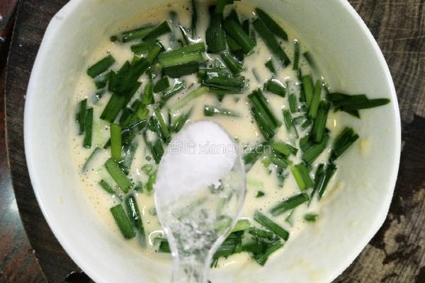 韭菜鸡蛋饼的做法图解5