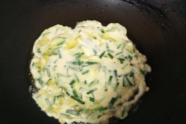 韭菜鸡蛋饼的做法图解9