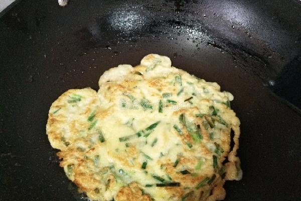 韭菜鸡蛋饼的做法图解10