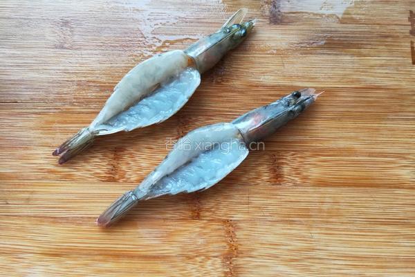 蒜蓉粉丝蒸虾的做法图解3