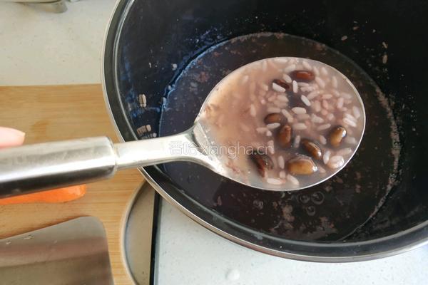 糯米黑豆粥的做法图解4