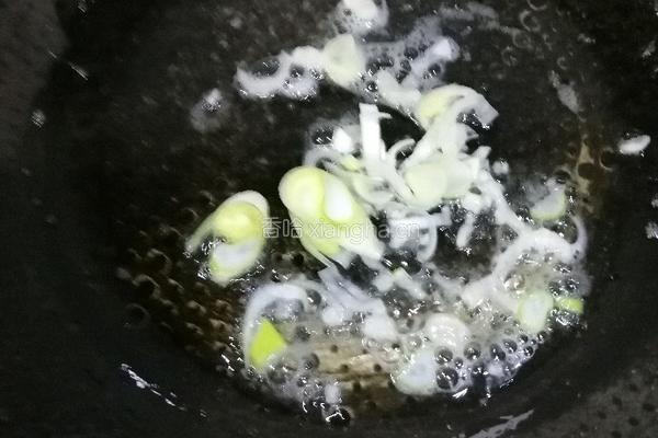 海鲜菇蛋花汤的做法图解4