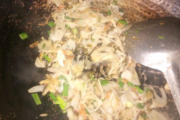 香香腊腌菜炒脆藕 的做法图解11