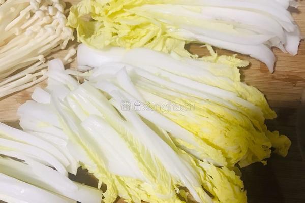 金针菇炒娃娃菜的做法图解1