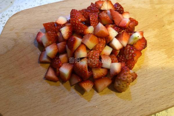 草莓慕斯杯的做法图解2