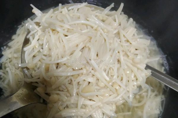 香辣金针菇的做法图解1