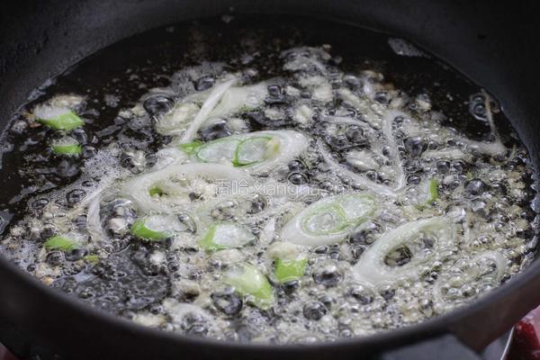 香菇炒土豆条的做法图解4