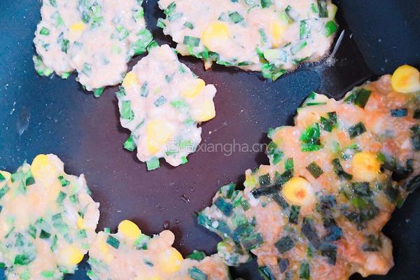 韭菜玉米肉饼的做法图解2