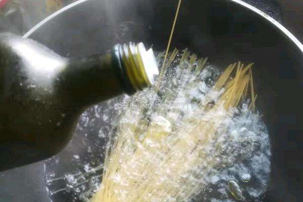 红酱番茄意面的做法图解3