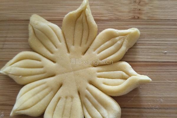 漂亮的花朵馒头的做法图解16