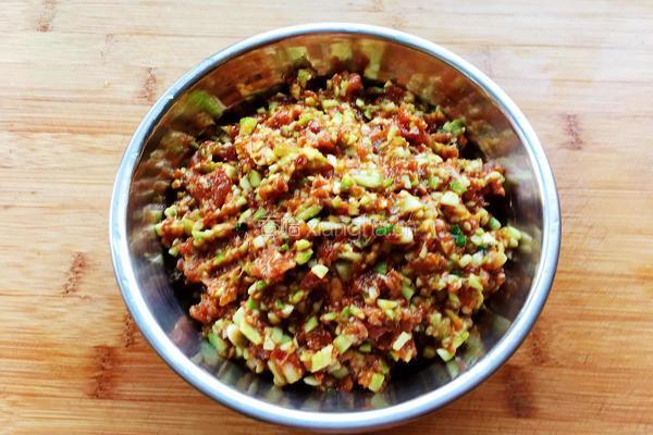 丝瓜肉馅蒸饺的做法图解1