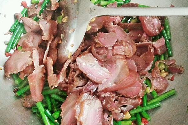 蒜苔炒腊肉的做法图解5