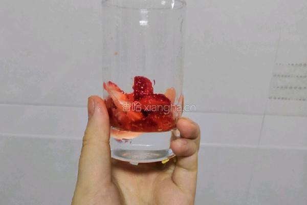 网红草莓养乐多的做法图解1