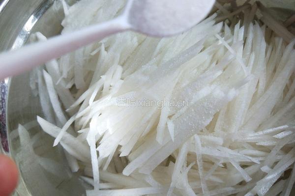 新文美食 白萝卜香辣凉拌菜的做法图解4