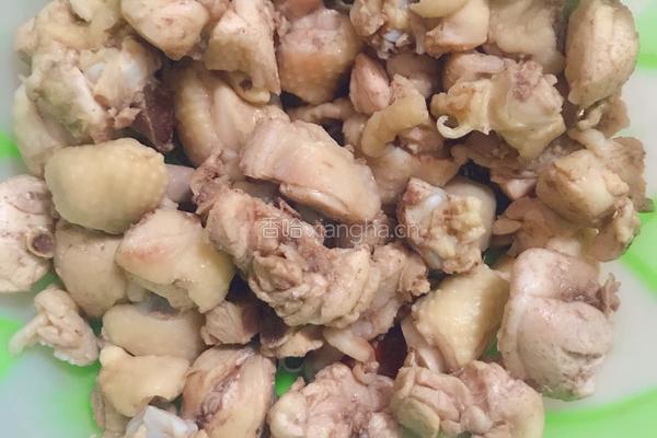 土豆炖鸡腿的做法图解1