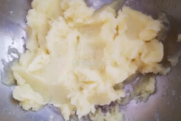 笑脸土豆鸡肉饼的做法图解2