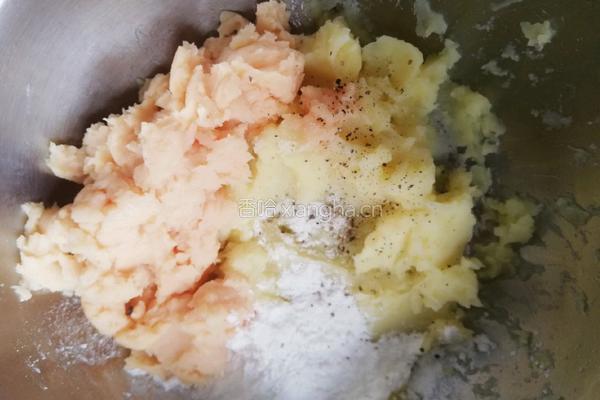笑脸土豆鸡肉饼的做法图解4