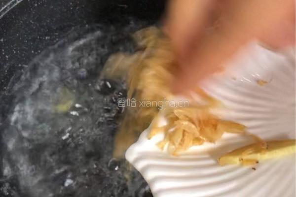 皮蛋虾皮菠菜汤的做法图解4