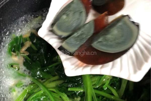 皮蛋虾皮菠菜汤的做法图解6