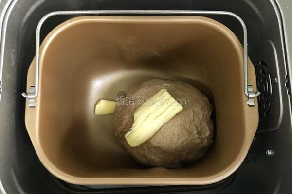香蕉核桃黑麦软欧的做法图解3