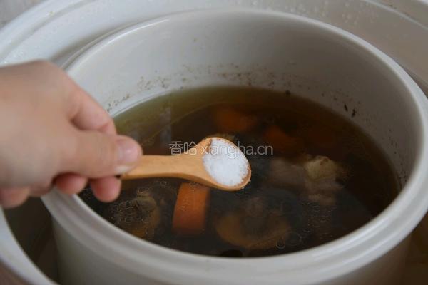 胡萝卜香菇骨头汤的做法图解8