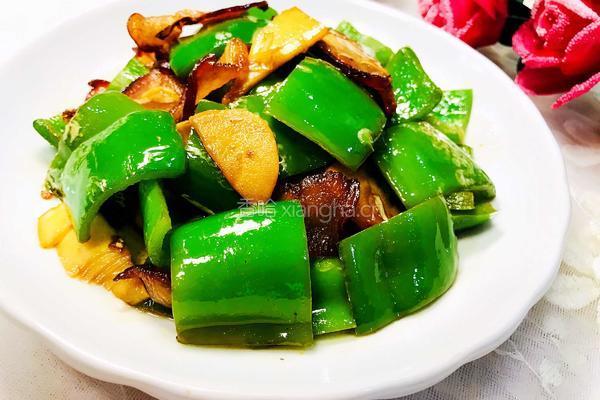 酱肉炒灯椒的做法图解1