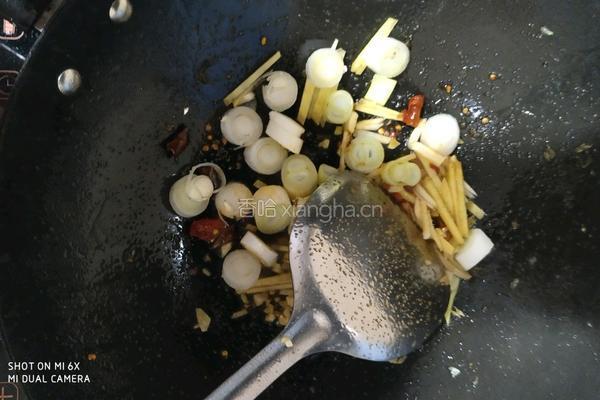韭菜炒鱿鱼的做法图解11