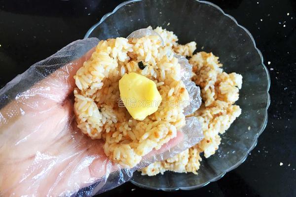 肉松胚芽米爆浆饭团的做法图解5