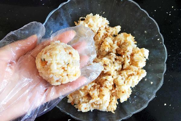 肉松胚芽米爆浆饭团的做法图解6
