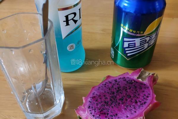 蓝色妖姬（饮料）的做法图解1