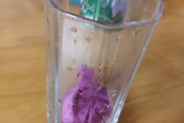 蓝色妖姬（饮料）的做法图解2