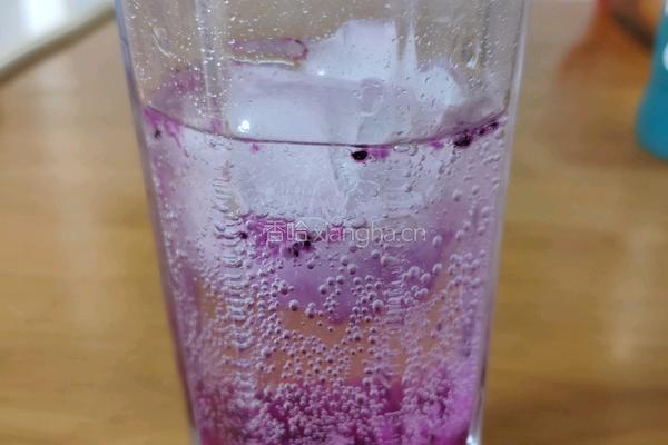 蓝色妖姬（饮料）的做法图解5