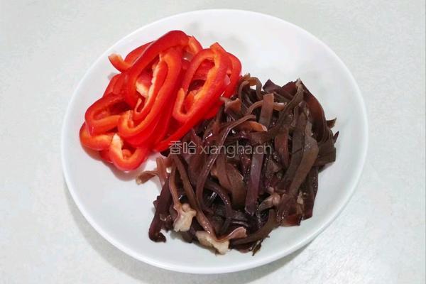 甜椒木耳回锅肉的做法图解2