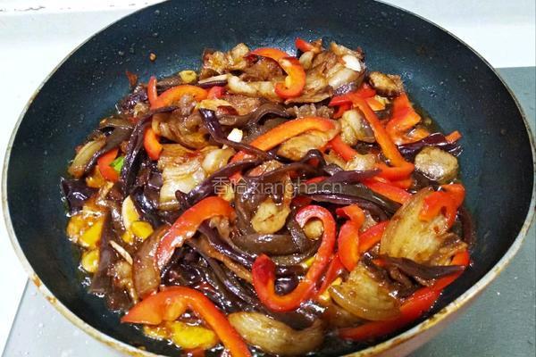 甜椒木耳回锅肉的做法图解15
