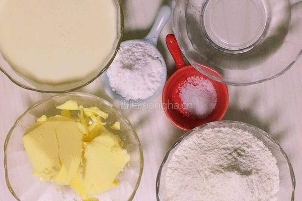 好吃不腻的奶油泡芙的做法图解1