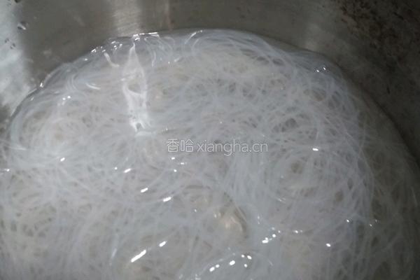 蒜蓉粉丝蒸鲍鱼的做法图解3