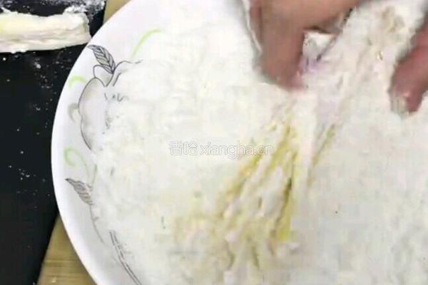 油炸金针菇的做法图解5