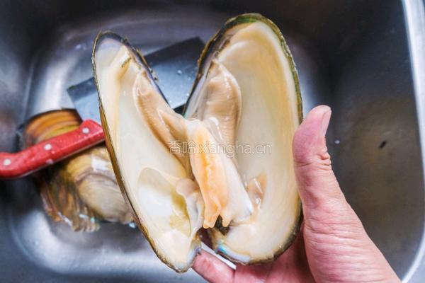 香辣河蚌肉的做法图解1