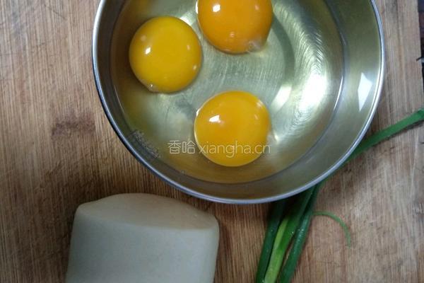 葱花馒头蛋饼的做法图解1