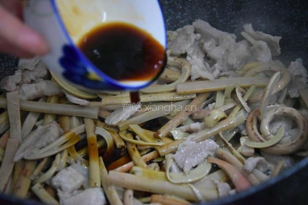 蕨菜炒肉的做法图解6